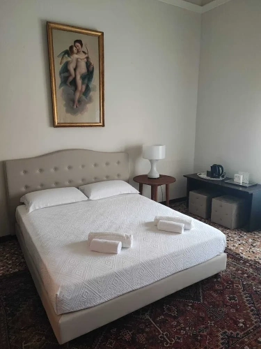 Classic room with city view