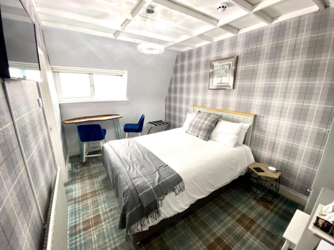 Standard Double room with partial sea view