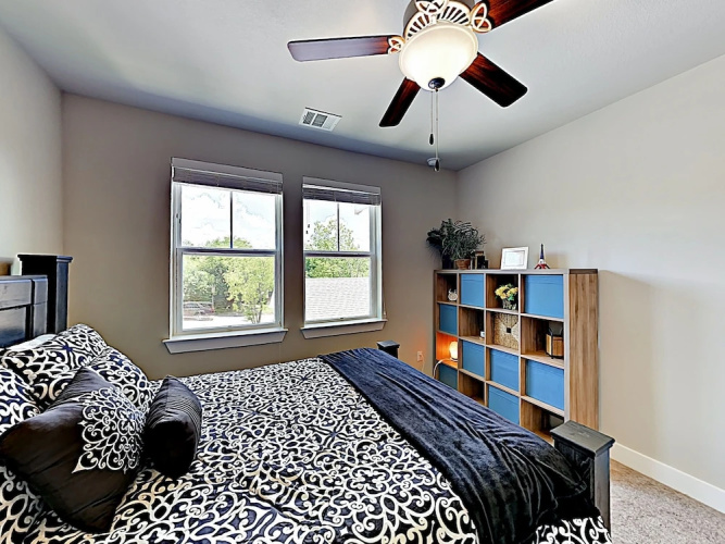 New Listing! Spacious & Lavish Getaway - Downtown! 3 Bedroom Home