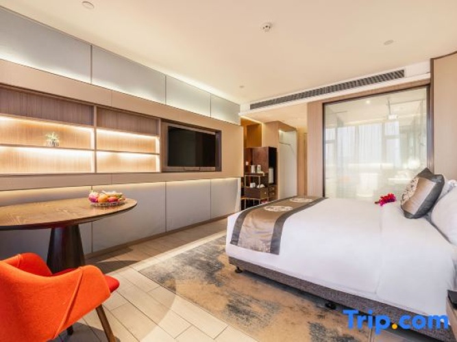 Standard Twin room with street view