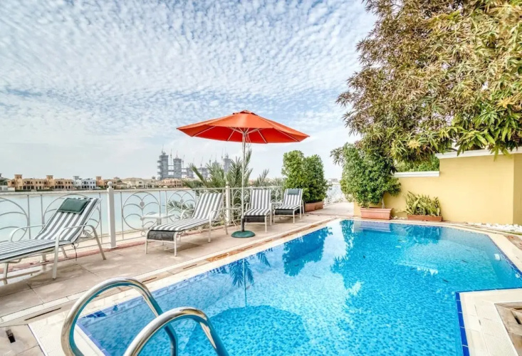 Private 5 Bedrooms Villa With Pool