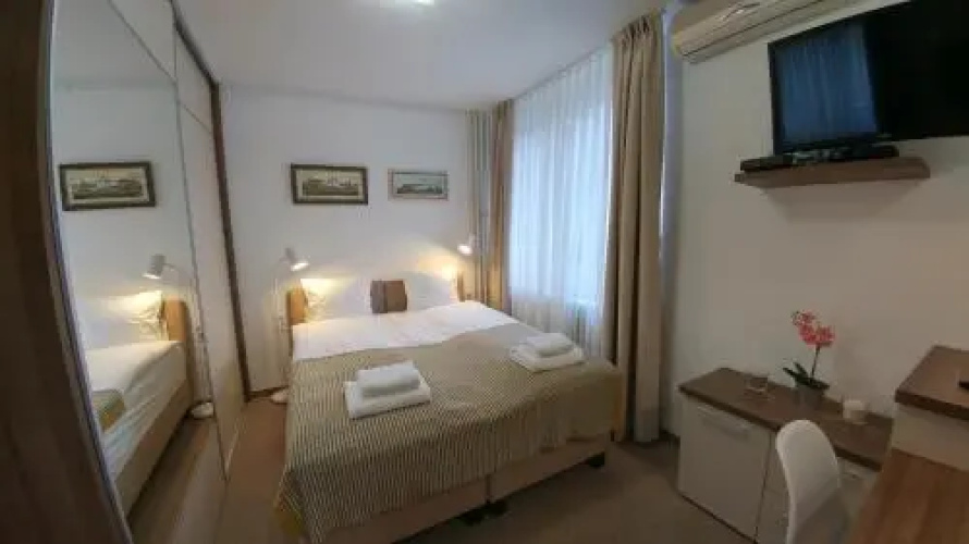 Central Park Deluxe Studio