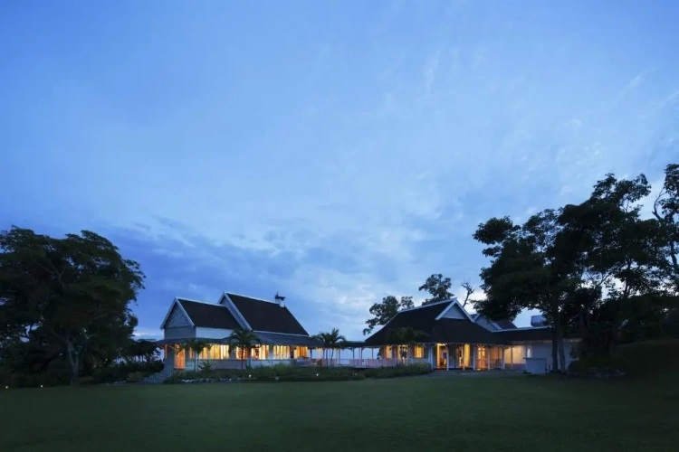 2 Bedrooms Villa