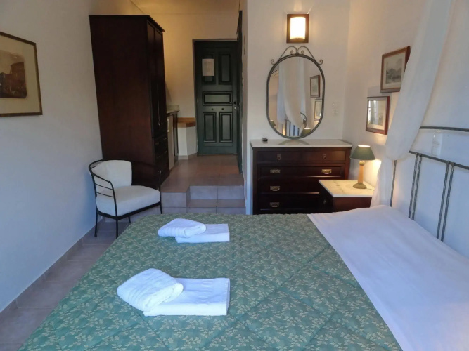 Dionysos Hotel