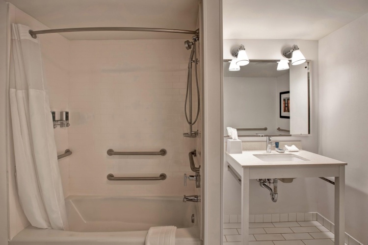 Quadruple Junior Suite with pool view