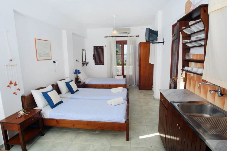 Fivos Studios and Apartments