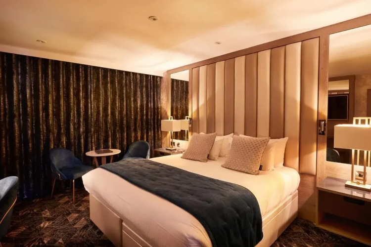 Radstone Hotel