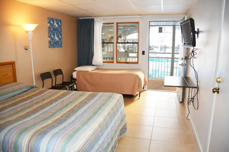 Crest Motel