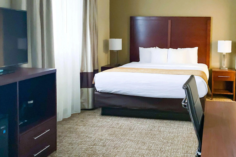 Comfort Suites Clarksville near Governors Square Mall