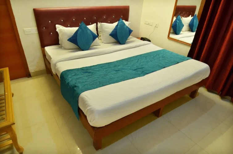 OYO 7372 Platinum Inn