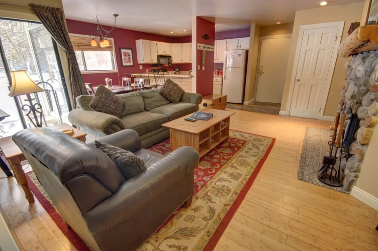 Flying Dutchman 1120 by SummitCove Vacation Lodging
