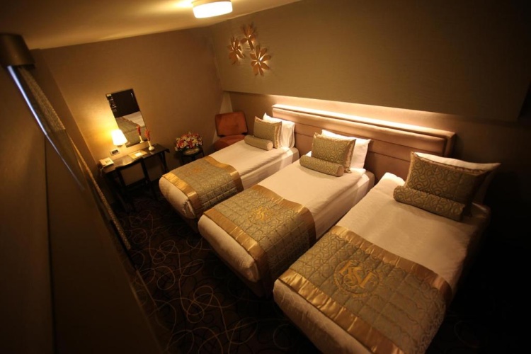 Standard Triple room