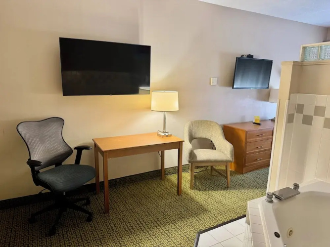 Days Inn & Suites Madison