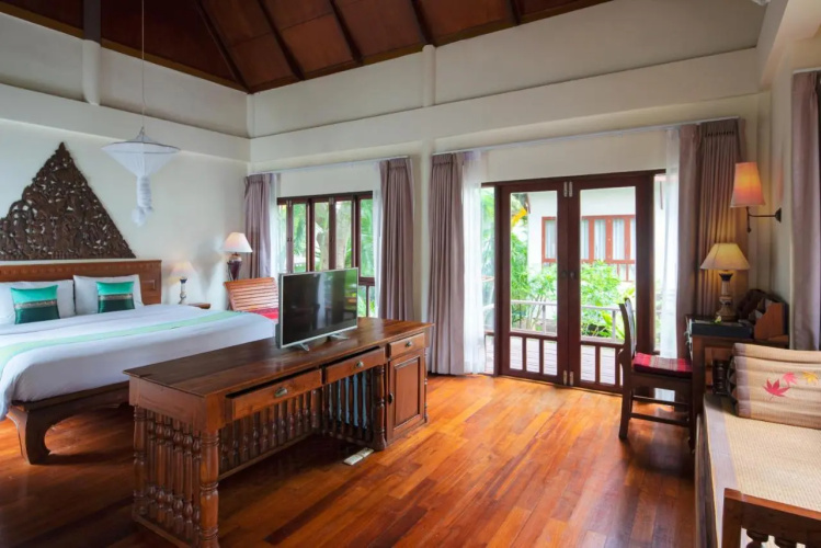 Royal Lanta Resort & Spa  (SHA Extra Plus)