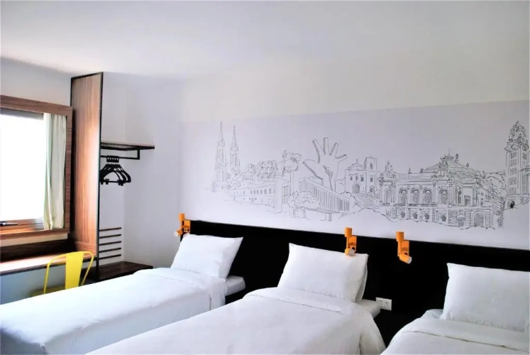 Standard Triple room