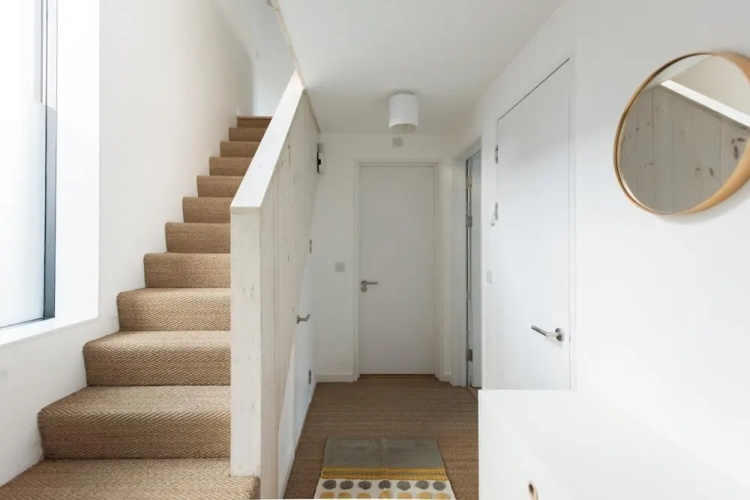 Modern 3 bed riverside home in Bath