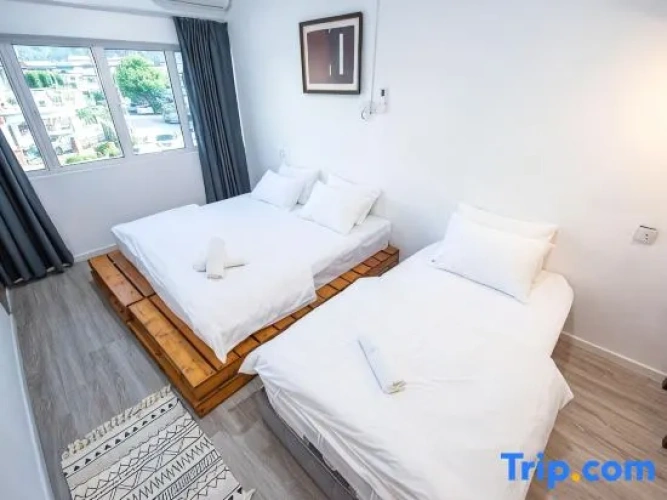 5 Bedrooms Cottage