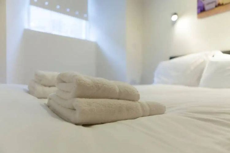 2 Bedroom Flat In West End
