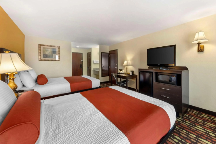 Best Western Greentree Inn & Suites