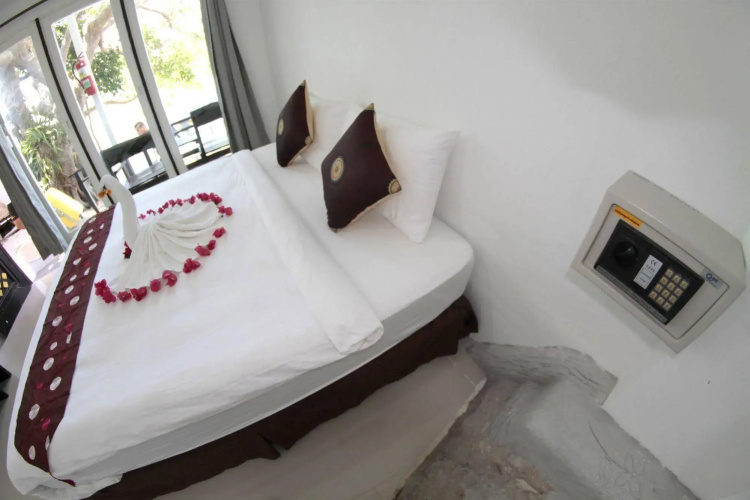 Phi Phi Cozy Seafront Resort