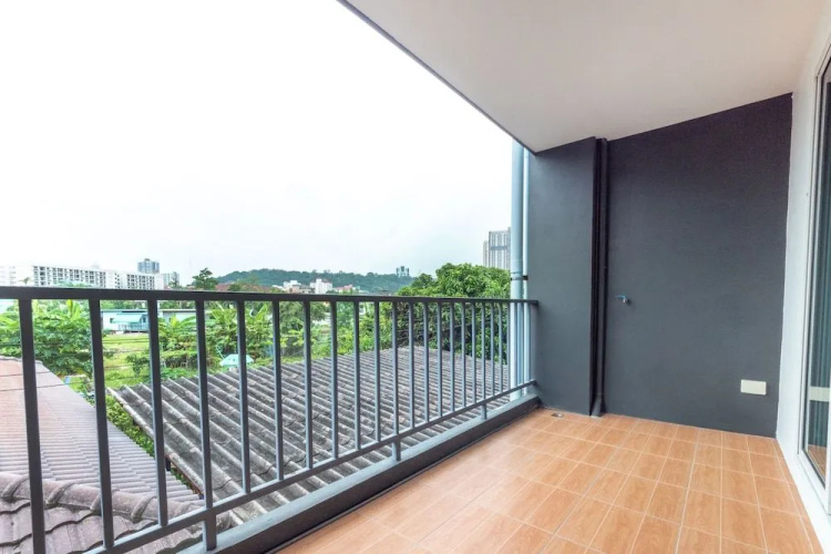 V Place Apartment