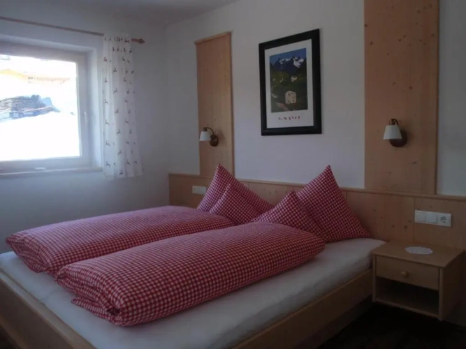 4 Bedrooms Apartment