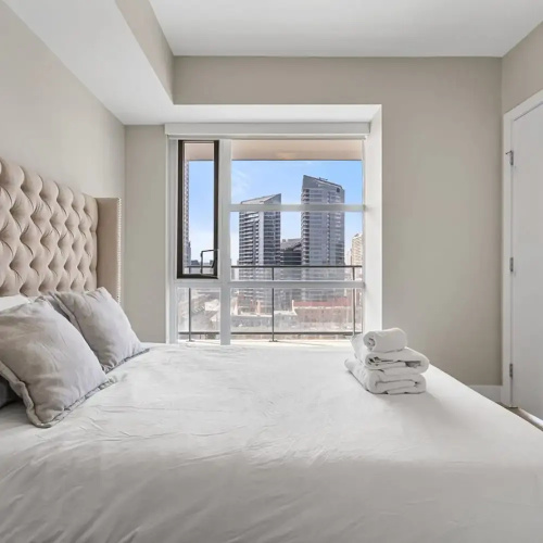 DT Upscale Corner Unit Tower Views Free Parking