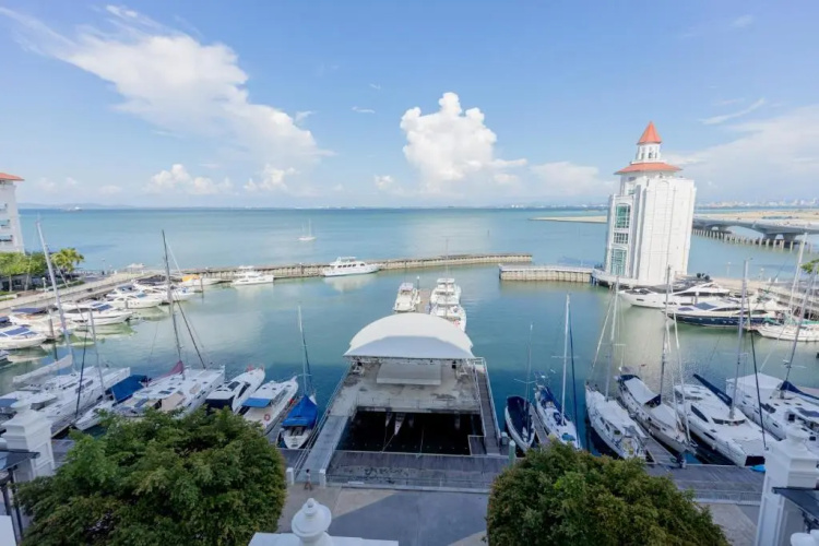 Straits Quay Waterside Suites