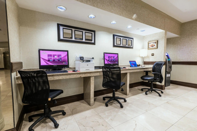 Crowne Plaza Edison by IHG