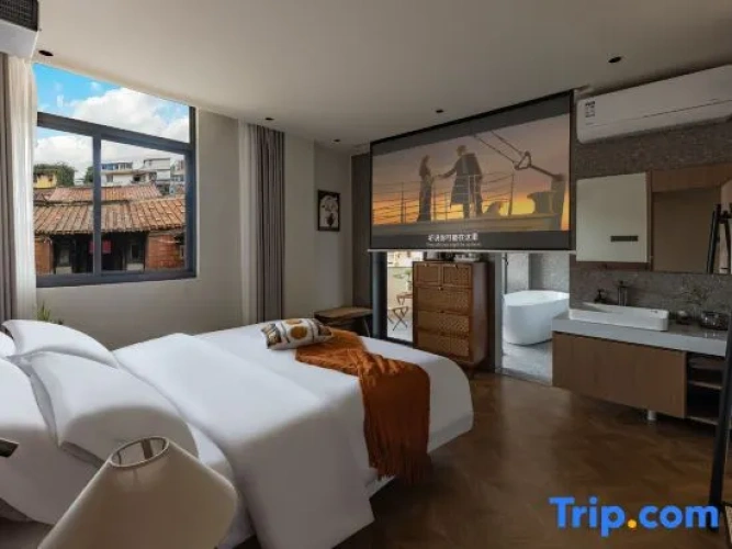 Standard Double room with balcony and with city view