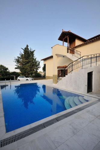 Family Maisonette by the Beach with Pool