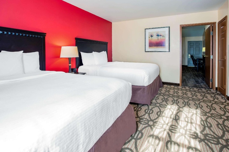 Deluxe Quadruple Suite