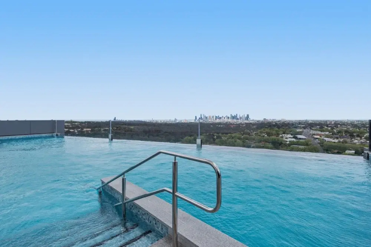 Stylish City-view Apartment With Amenities