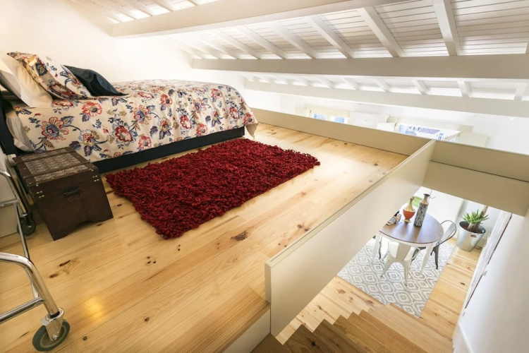 Charming Mezzanine Rooftop View