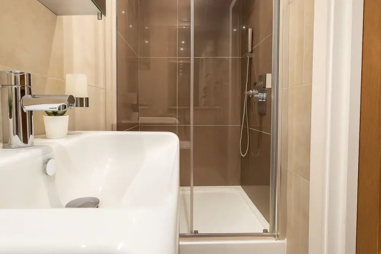 Modern Studio Flat in Hammersmith