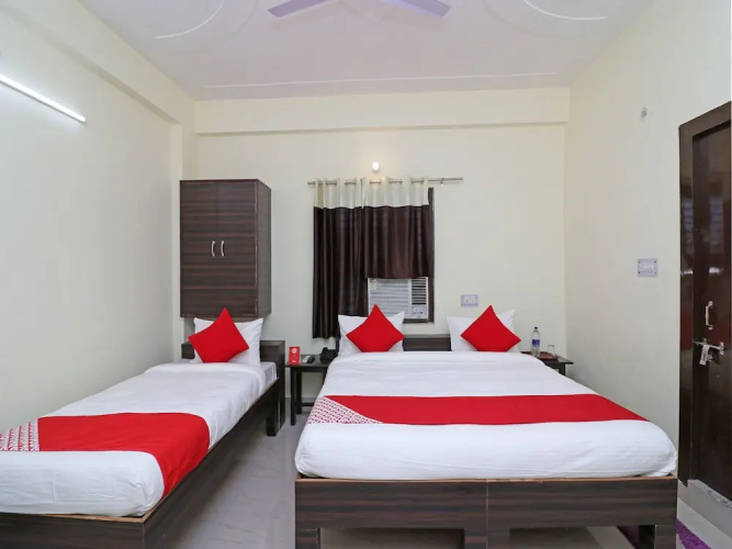 OYO 12760 Pragati Palace