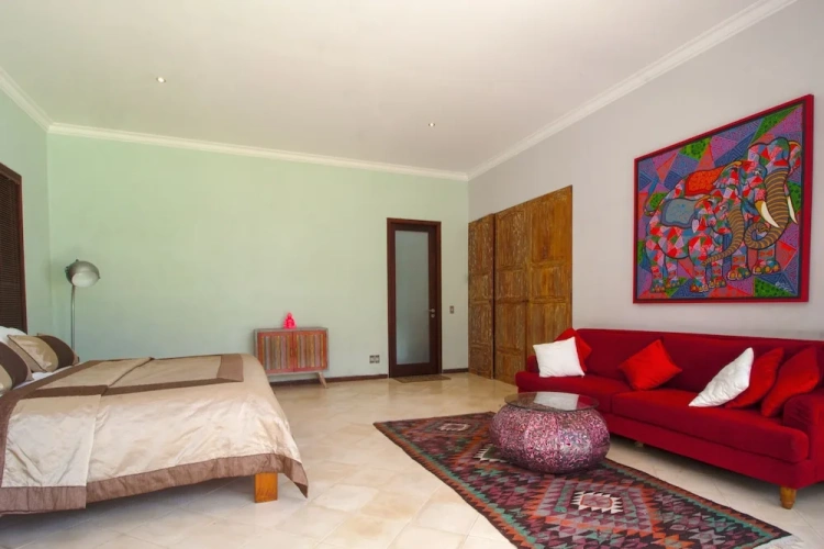 4 Bedrooms Villa