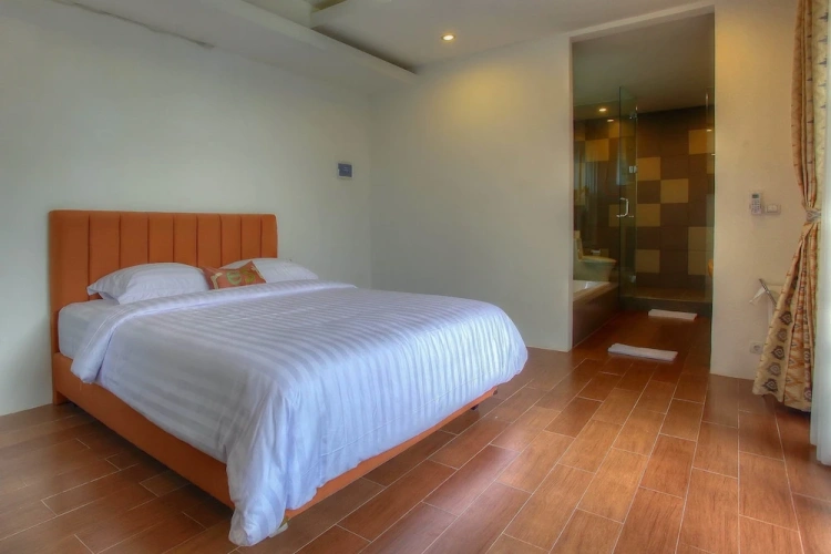2 Bedrooms Villa