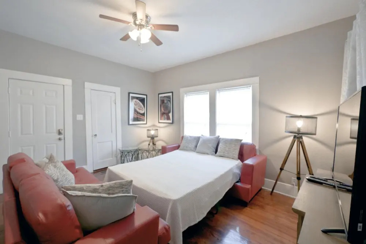Laurel Coral-Sleeps 5-Studio