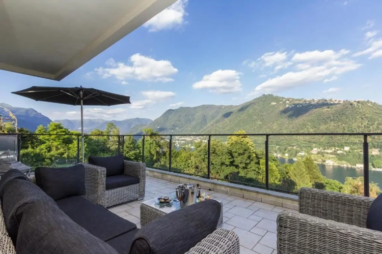 4 Bedrooms Villa