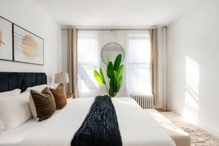 444-2e Modern 2BR Hell s Kitchen