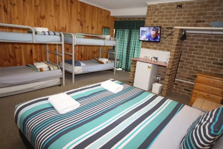 Standard Sextuple Family room