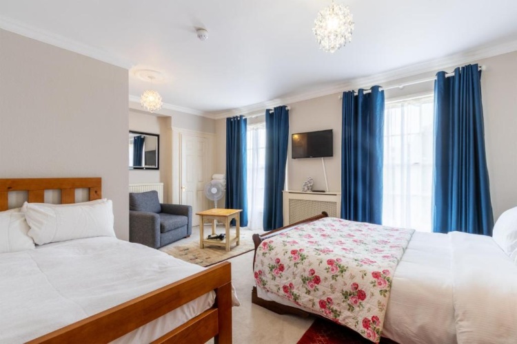 Classic Quadruple room