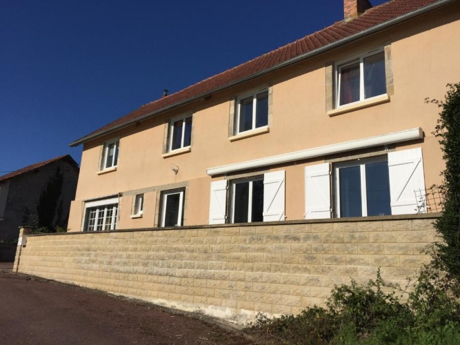 4 Bedrooms Cottage