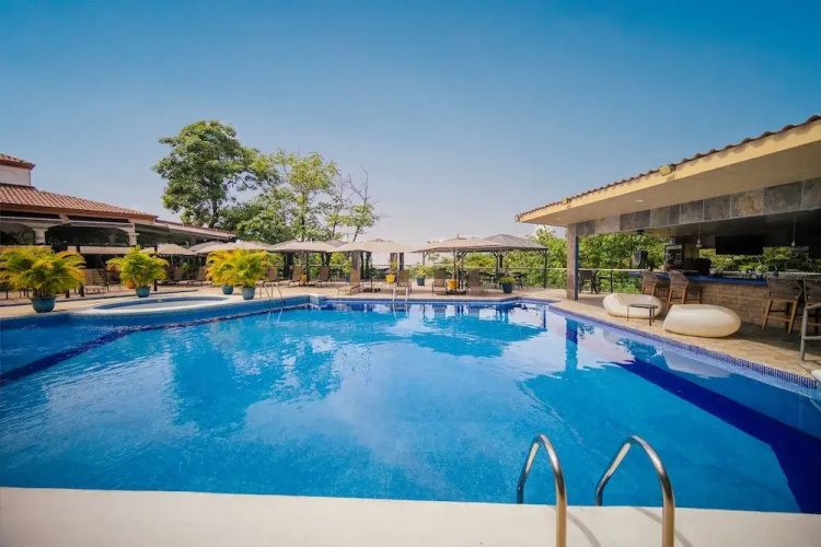 Shana Hotel Residence & SPA by The Beach