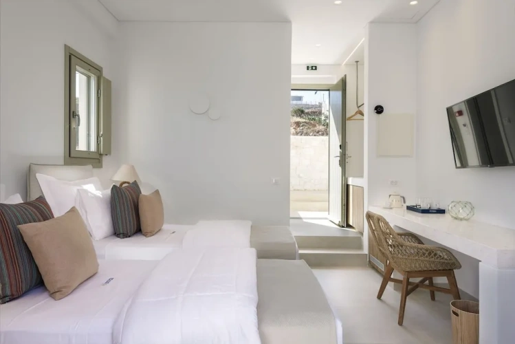 Standard Double room with partial sea view