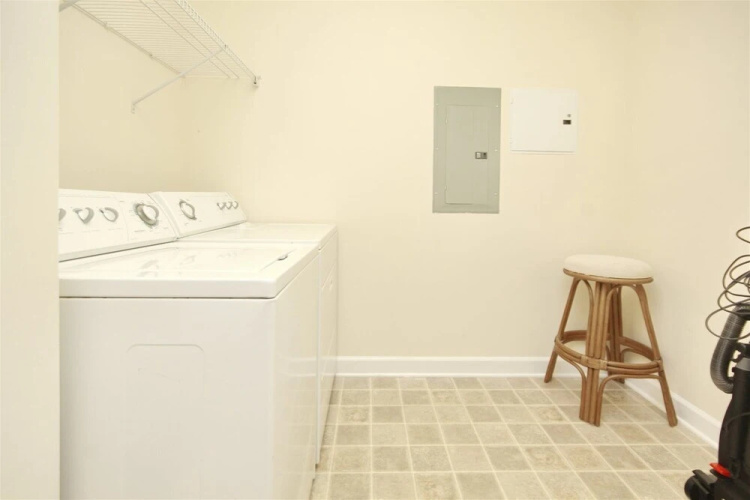 2302 Crow Creek