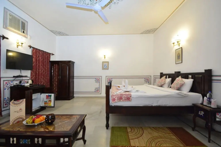 Mahal  Khandela