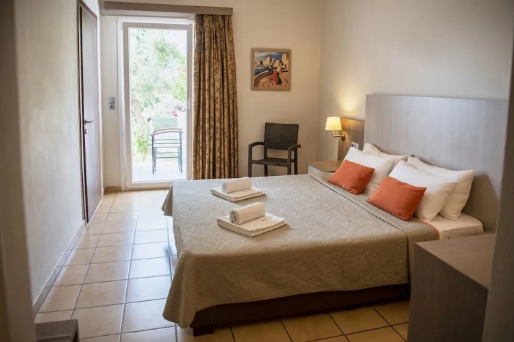 2 Bedrooms Comfort room with mountain view