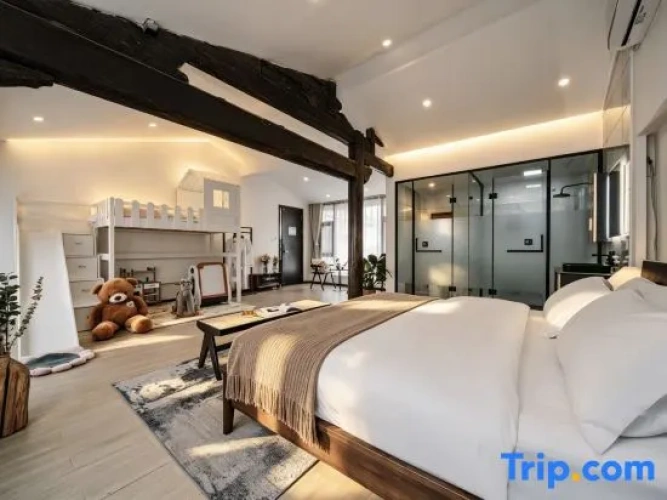 Standard Family room with view
